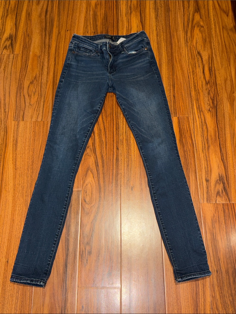 Abercrombie & Fitch Women's Dark Blue skinny jeans